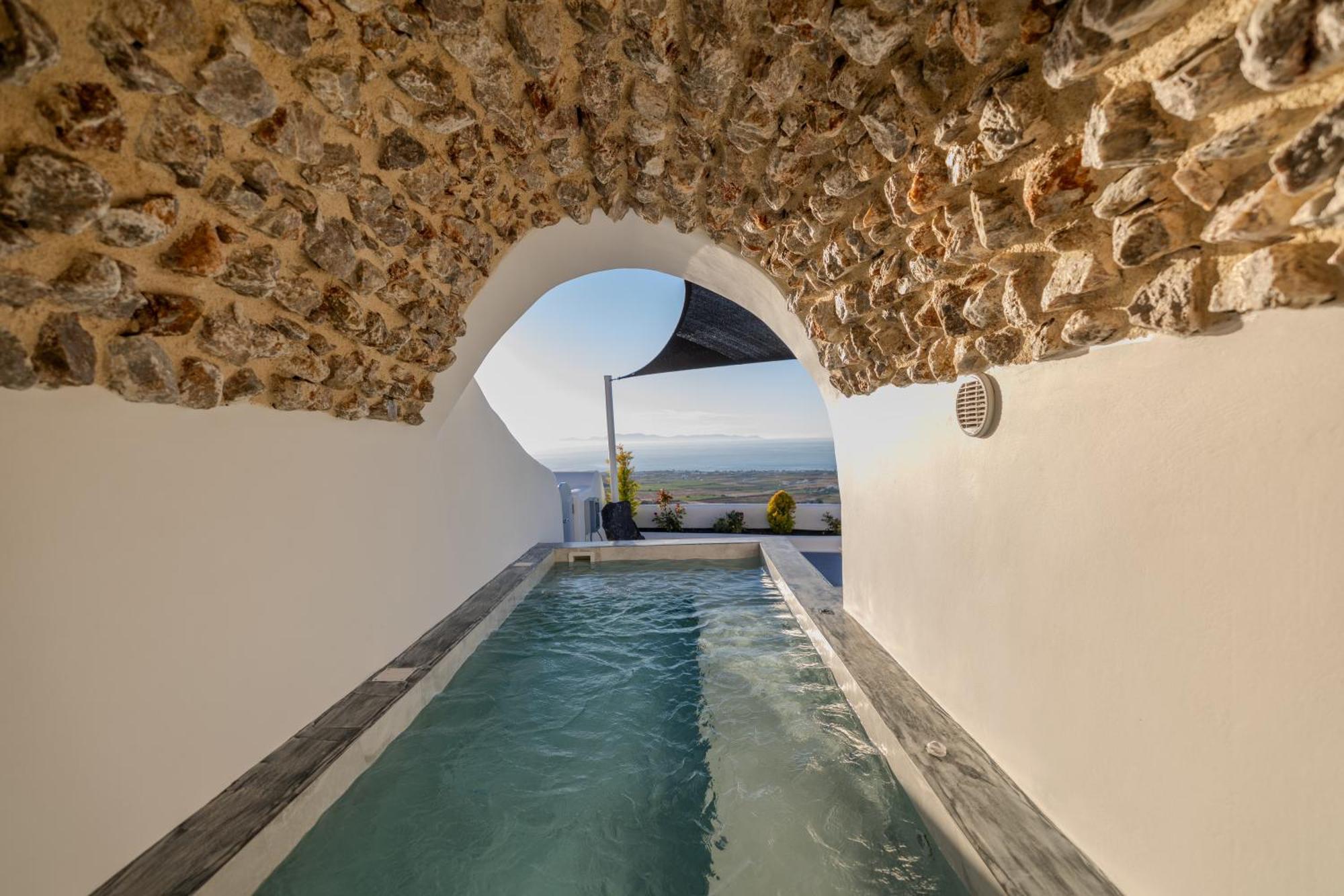 The Majestic Cave Villa Heated Jetted Plunge Pool Sea & Sunset View