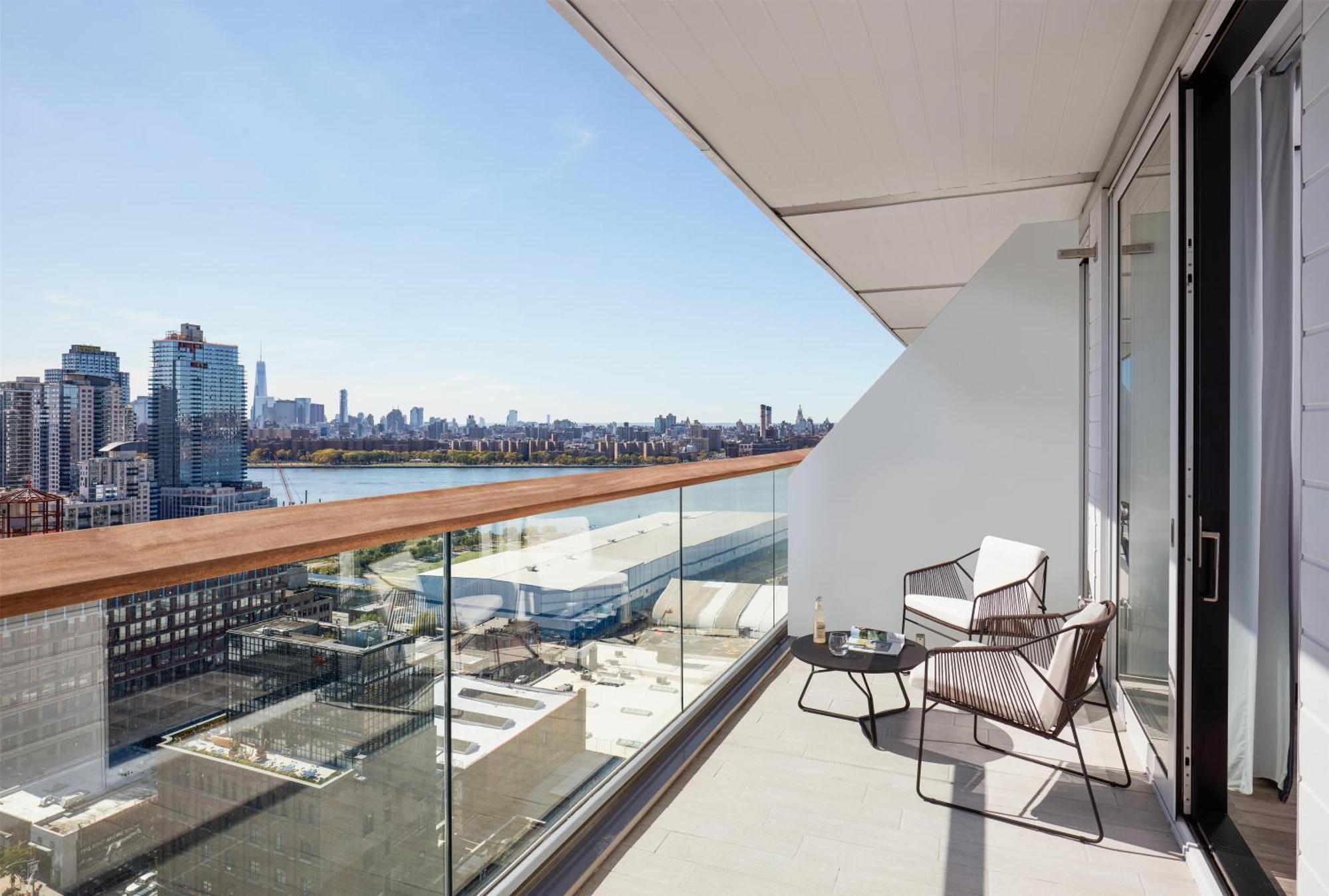 Manhattan View Queen Balcony
