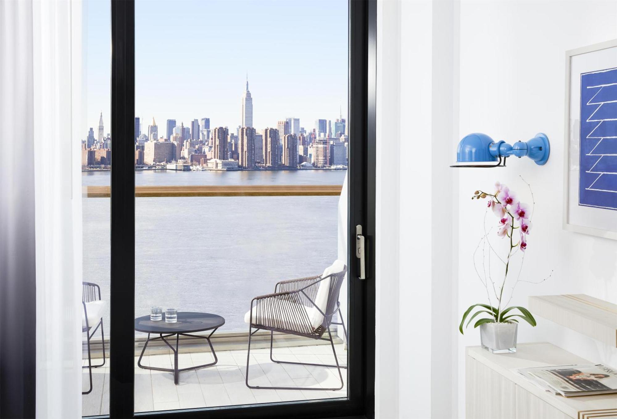 Manhattan View Queen Balcony
