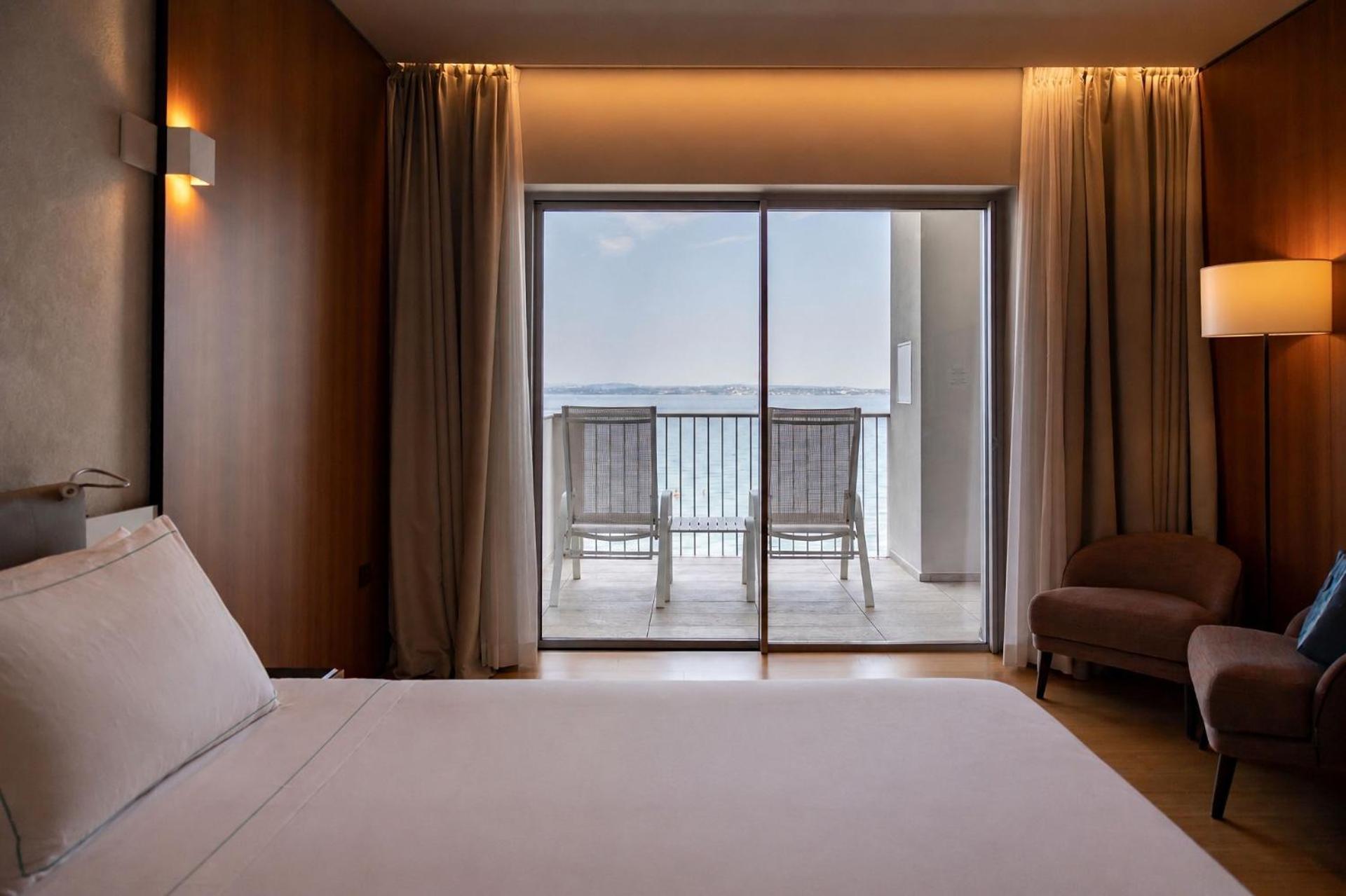 Junior Suite Lake View Spa Access