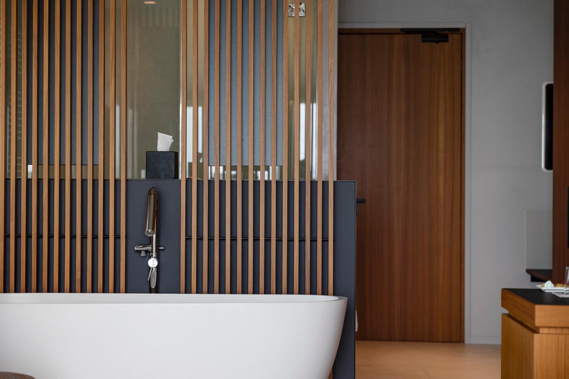 Wellness Junior Suite Lake View Spa Access