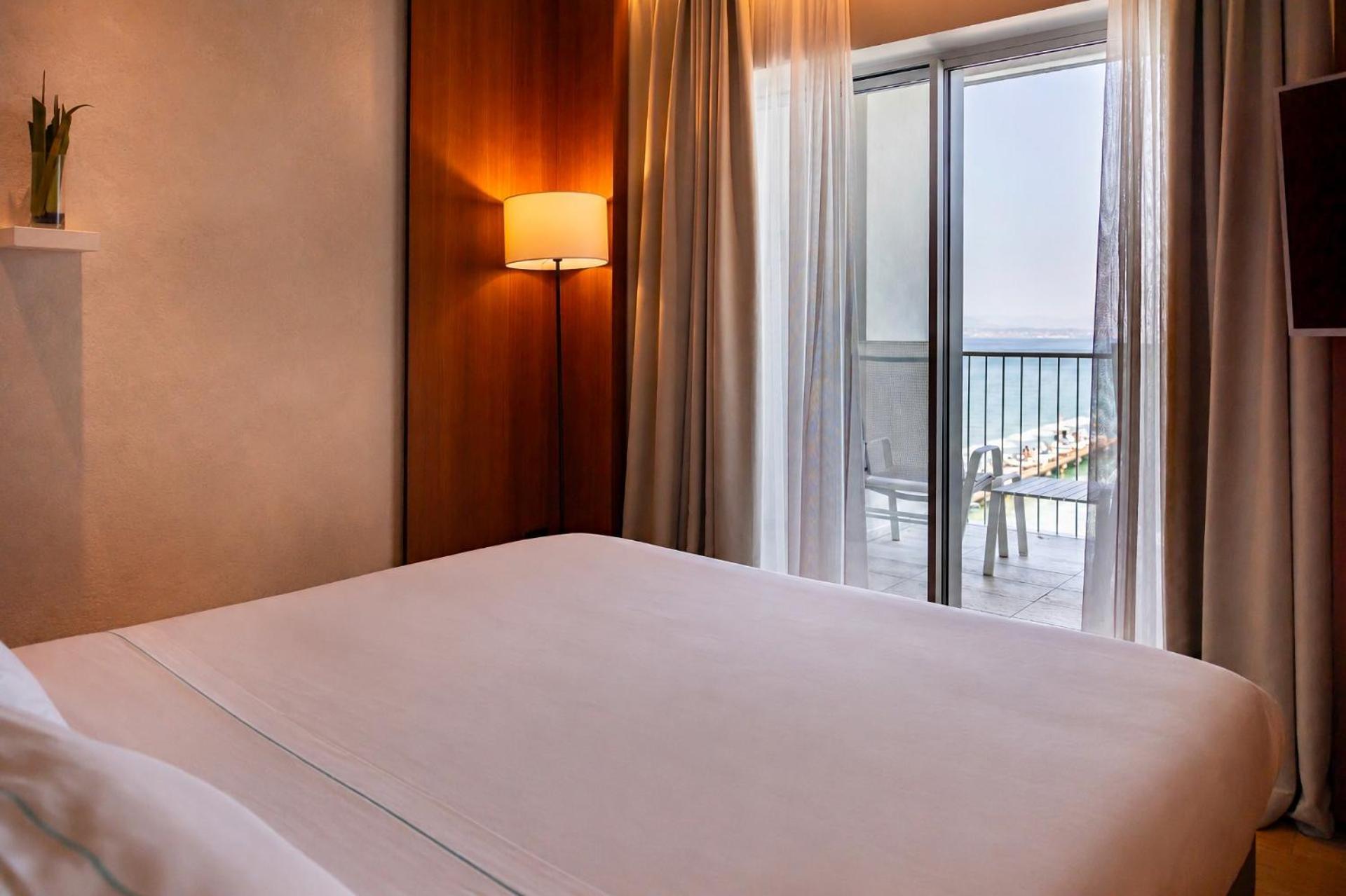 Junior Suite Lake View Spa Access