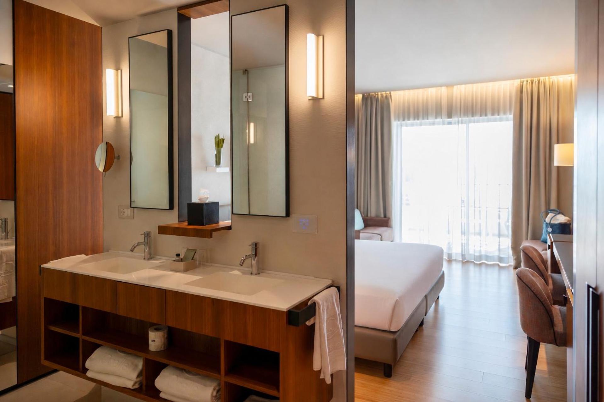 Junior Suite Lake View Spa Access