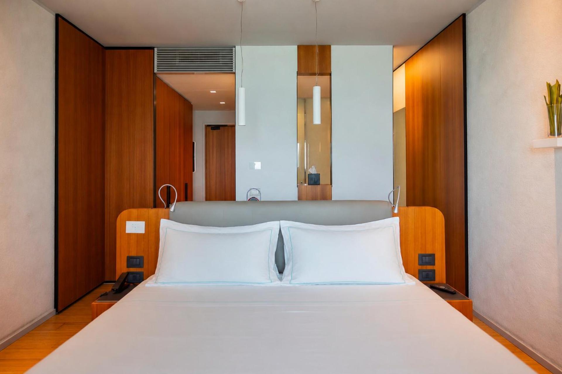 Junior Suite Lake View Spa Access