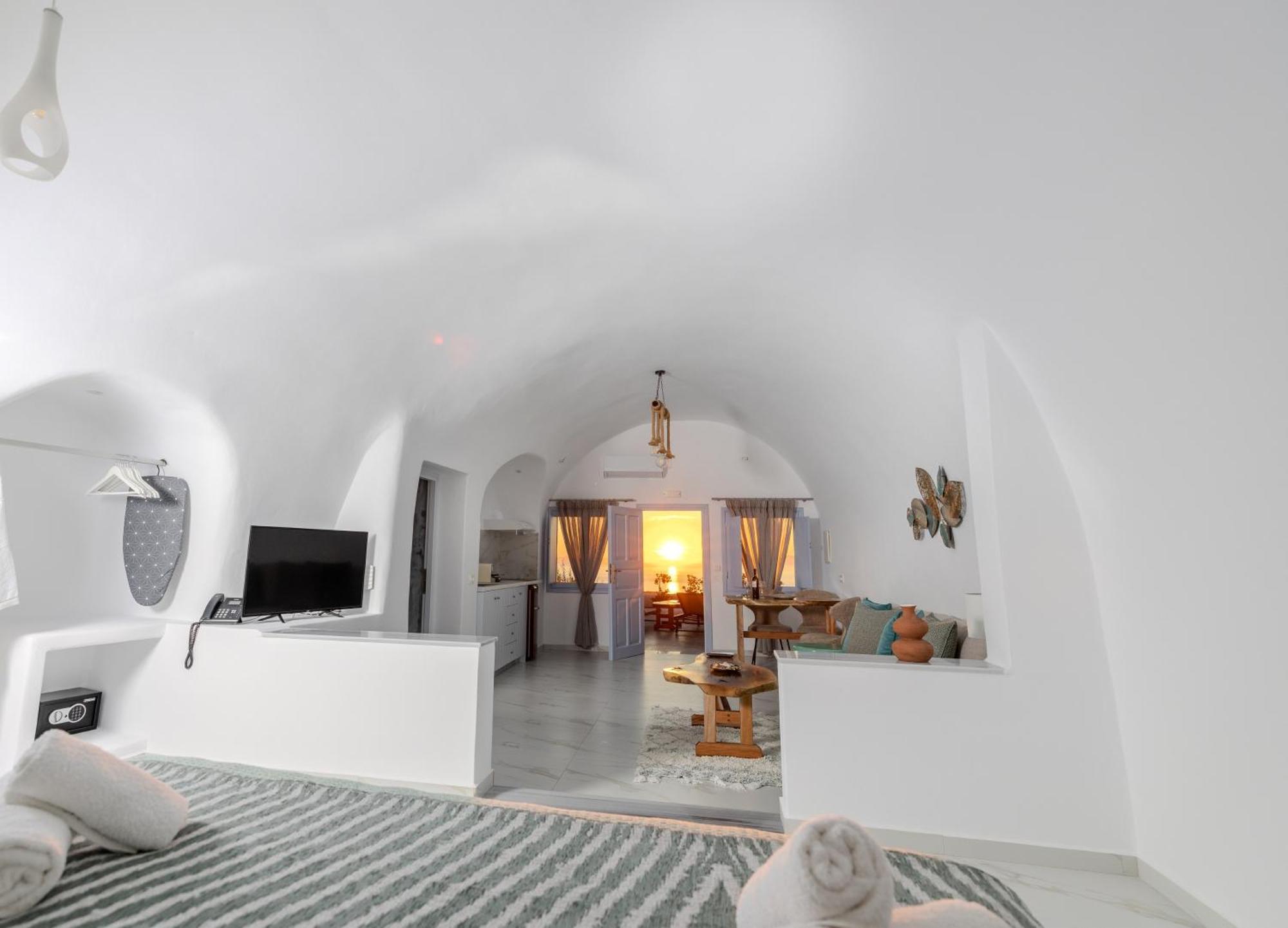 Imperial Cave Villa Heated & Jetted Plunge Pool Sea & Sunset View