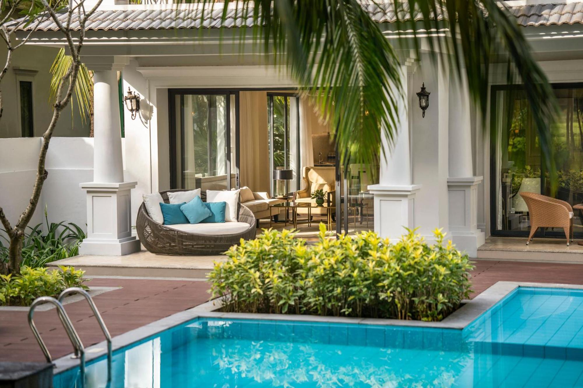 Villa mit 4 Schlafzimmern, Gartenblick und eigenem Pool