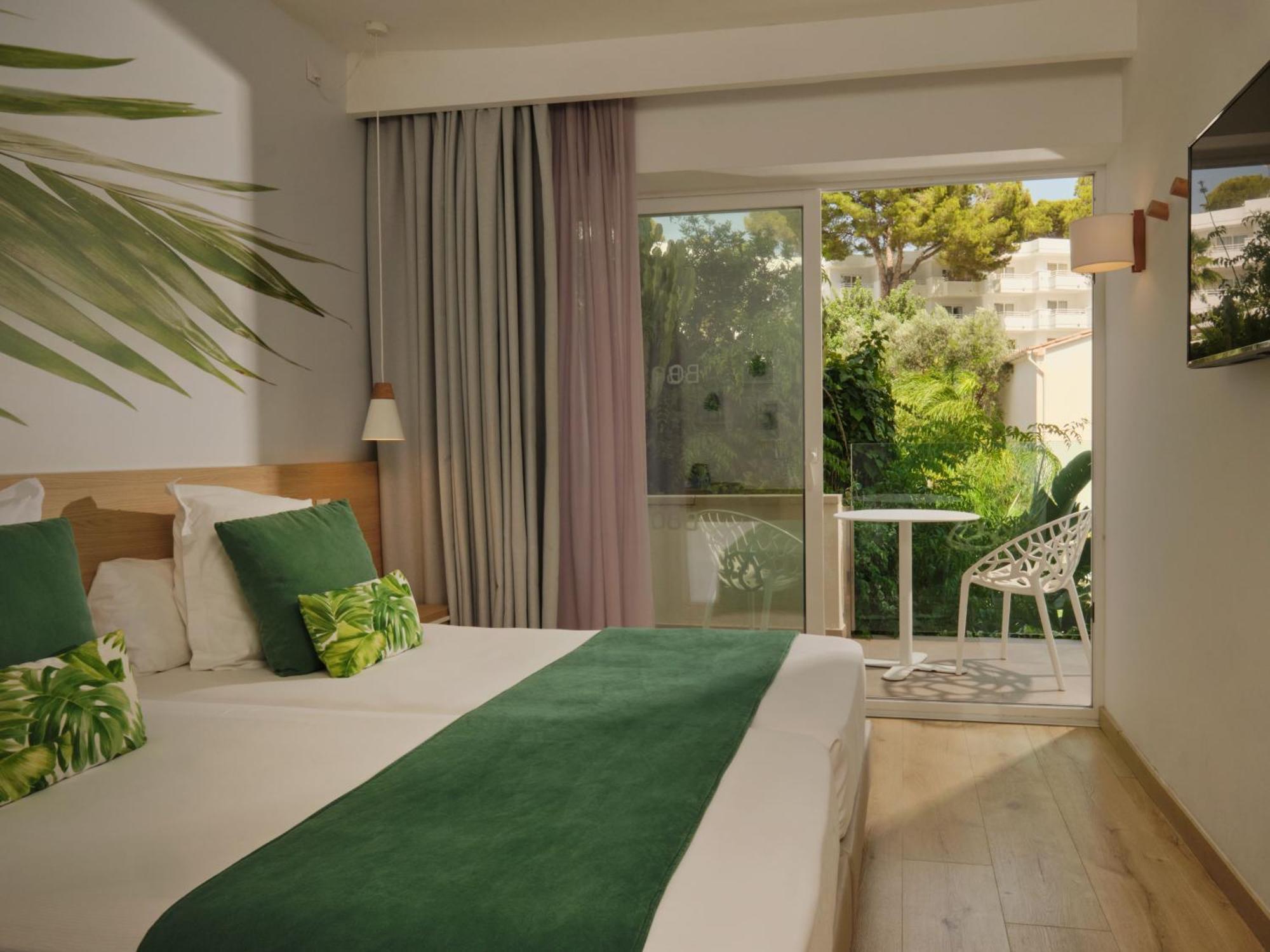 Double or Twin Room Pool View