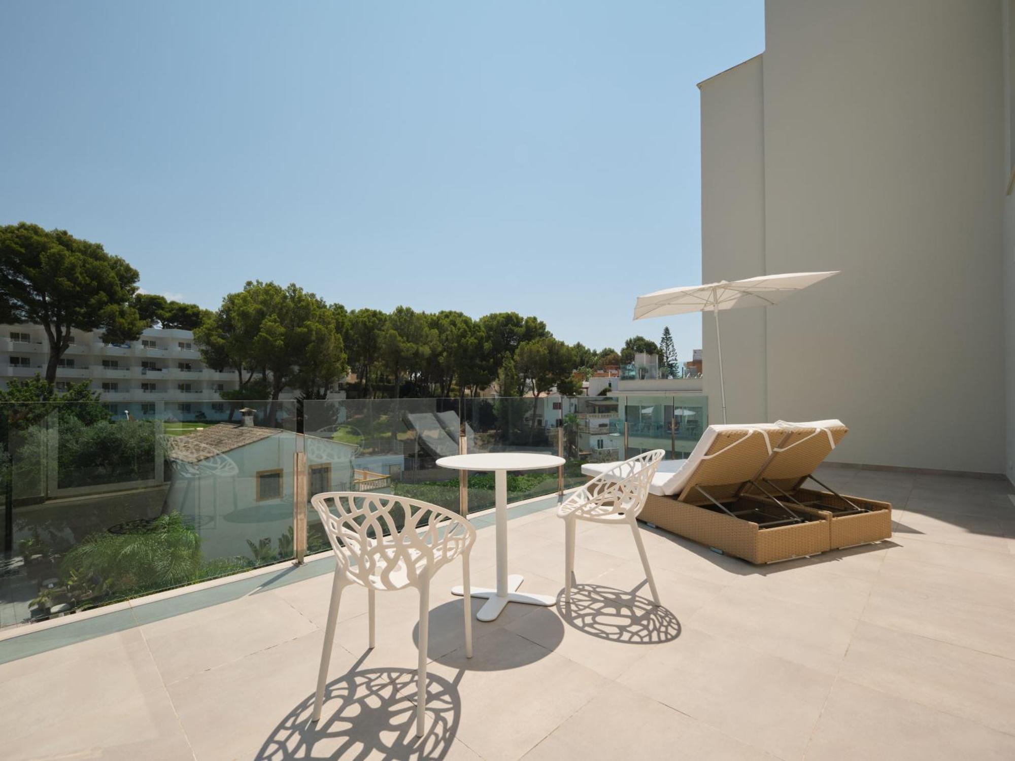 Junior Suite Pool View
