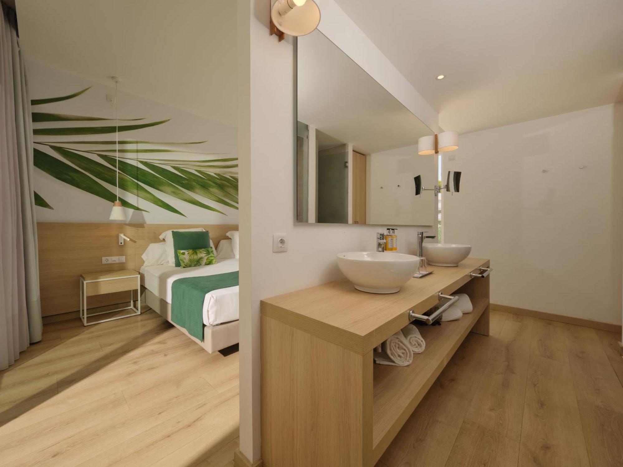 Junior Suite Pool View