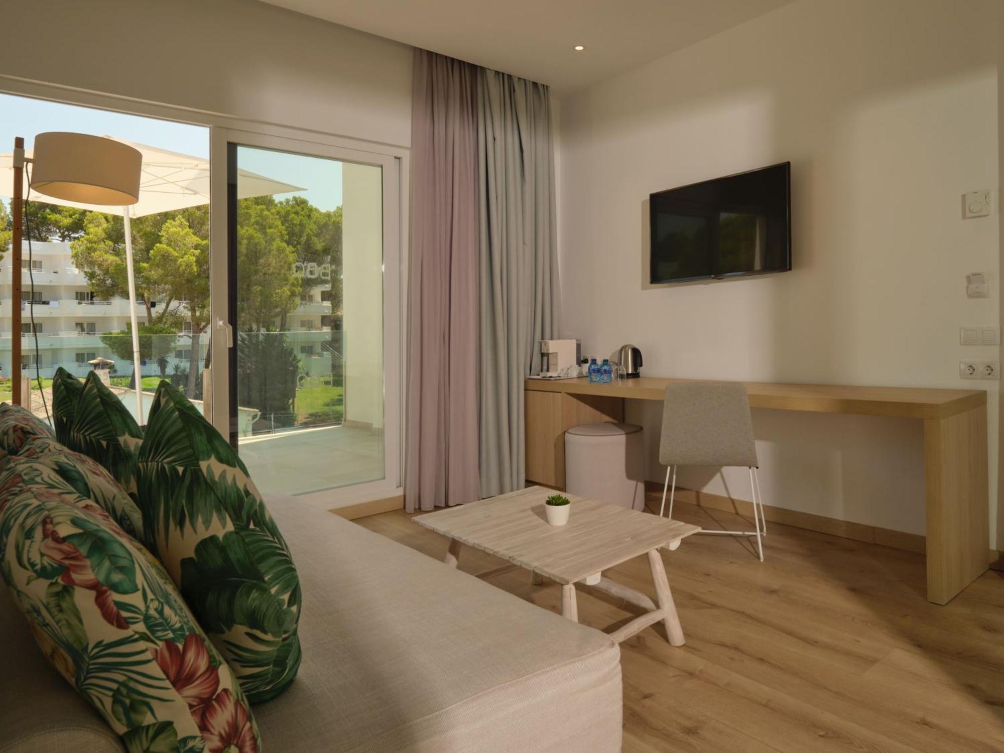 Junior Suite Pool View