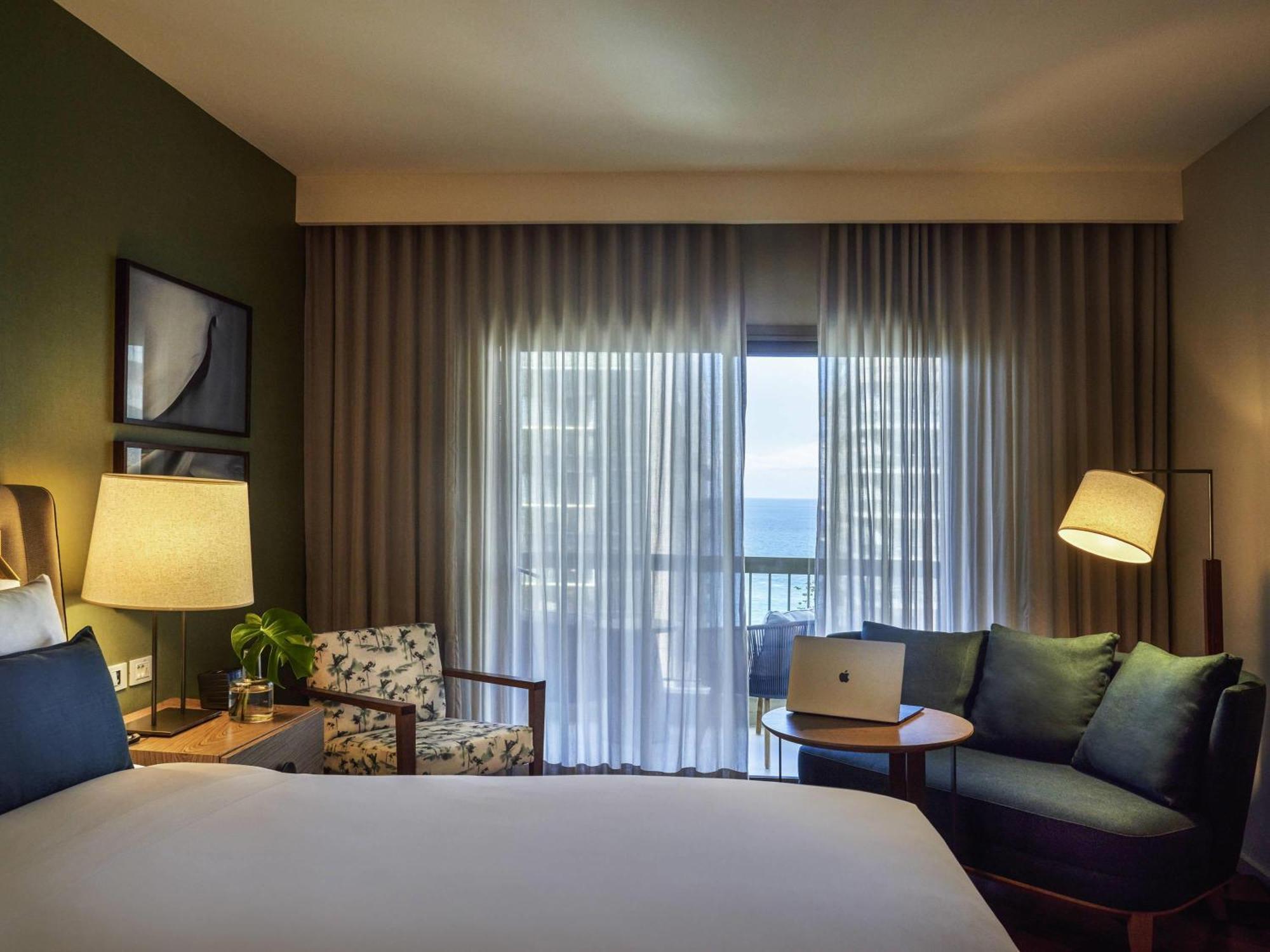 Habitación Doble Deluxe con cama extragrande y vistas a la ciudad