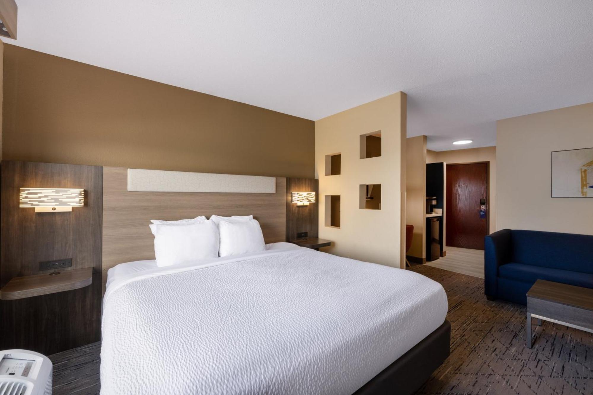 Standard King Room Lake View