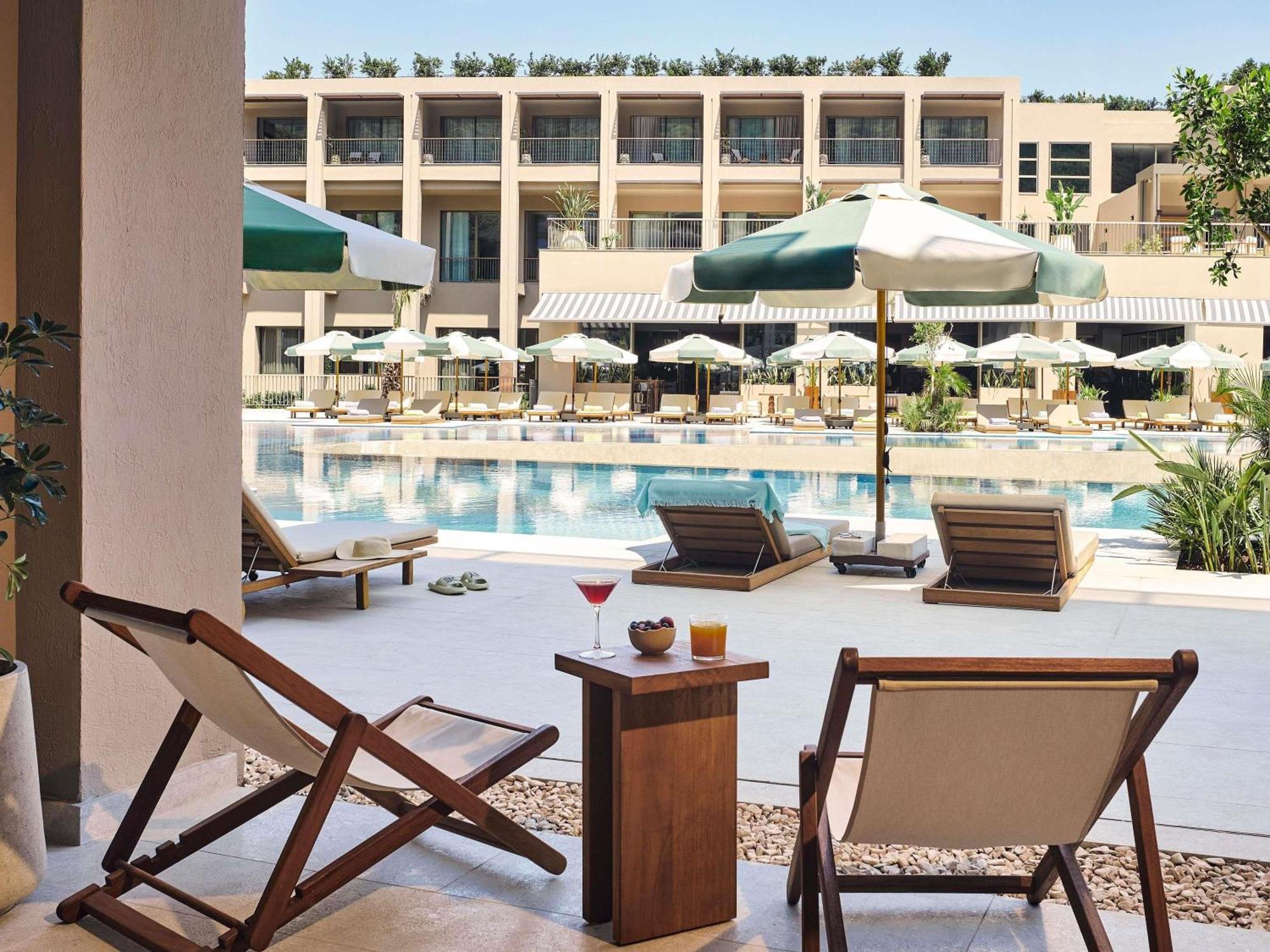 All Access King Room Pool View