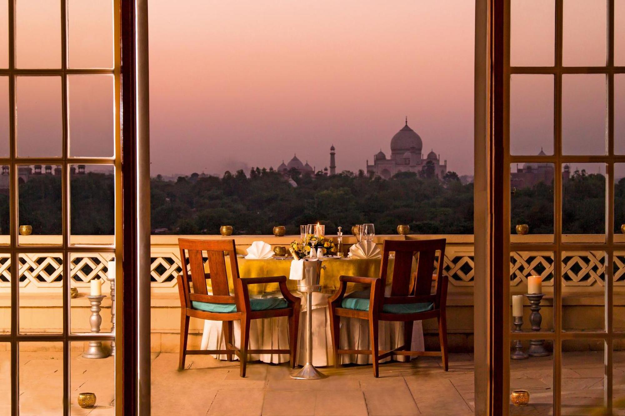 Deluxe Suite mit Balkon und Aussicht auf den Taj Mahal