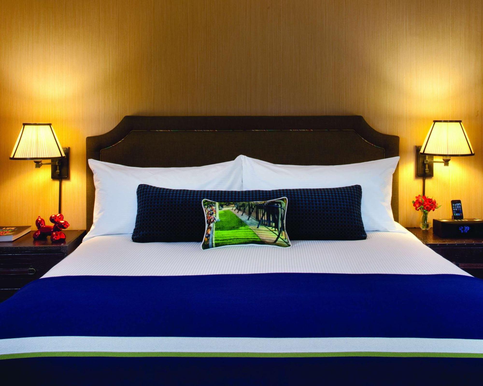 Junior Suite mit Kingsize-Bett und Seeblick