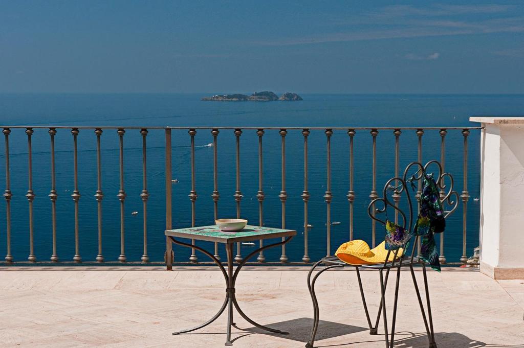 2 Camere Comunicanti con Terrazza e Vista Mare (4 Adulti)