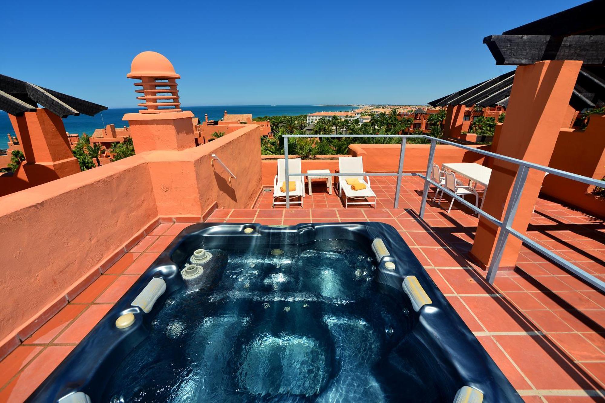 Luxury Two-Bedroom Apartment Spa Bath