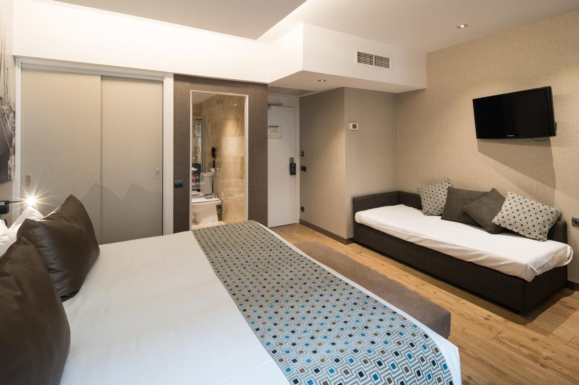 Triple Room (2 Adults + 1 Child),394207842:JPEG