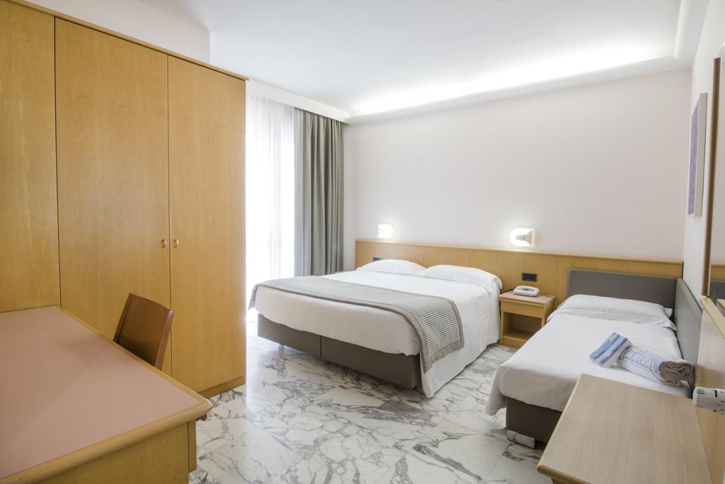 Dreibettzimmer