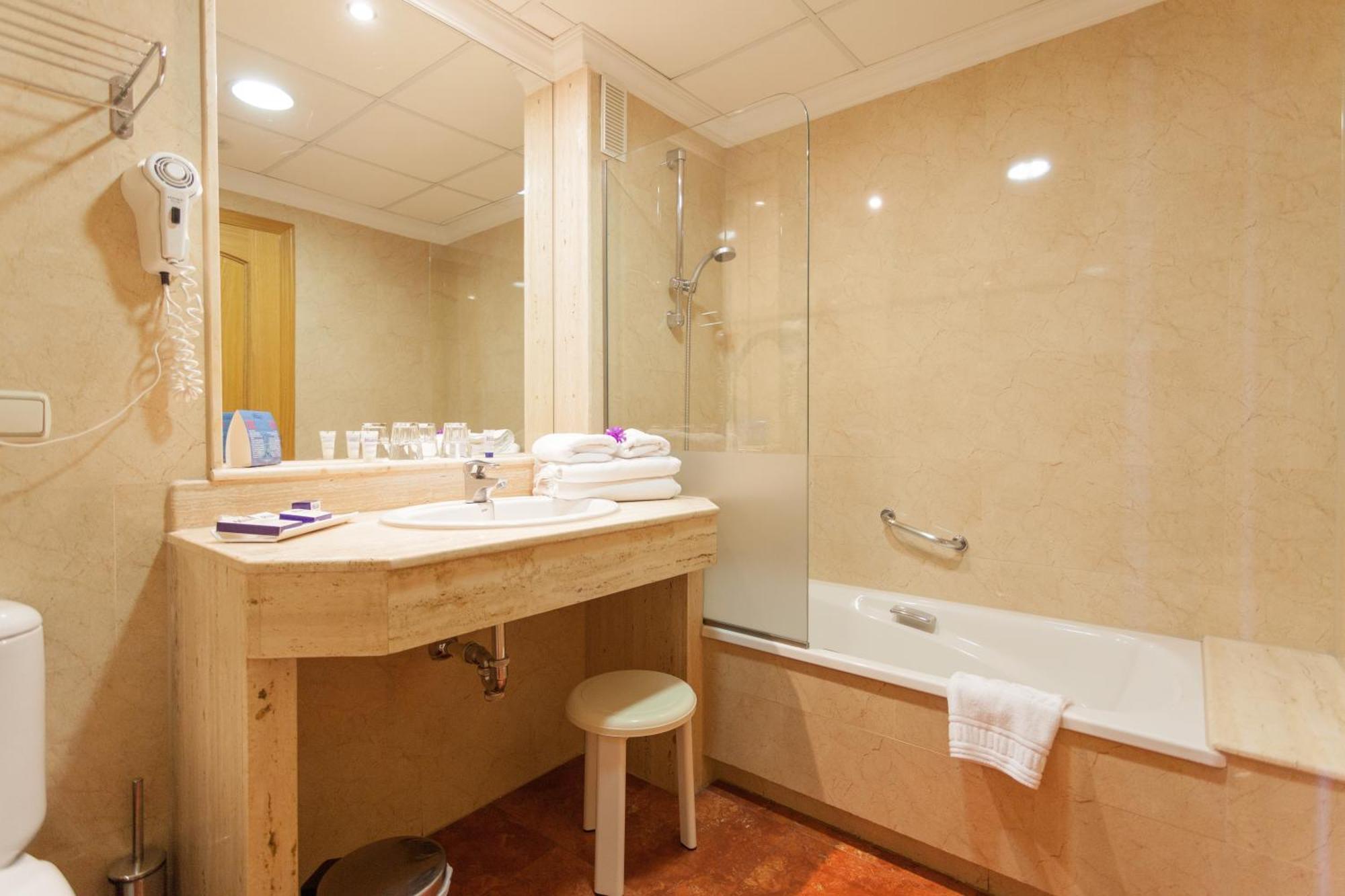 Double or Twin Room with Sea View,695508597:JPEG