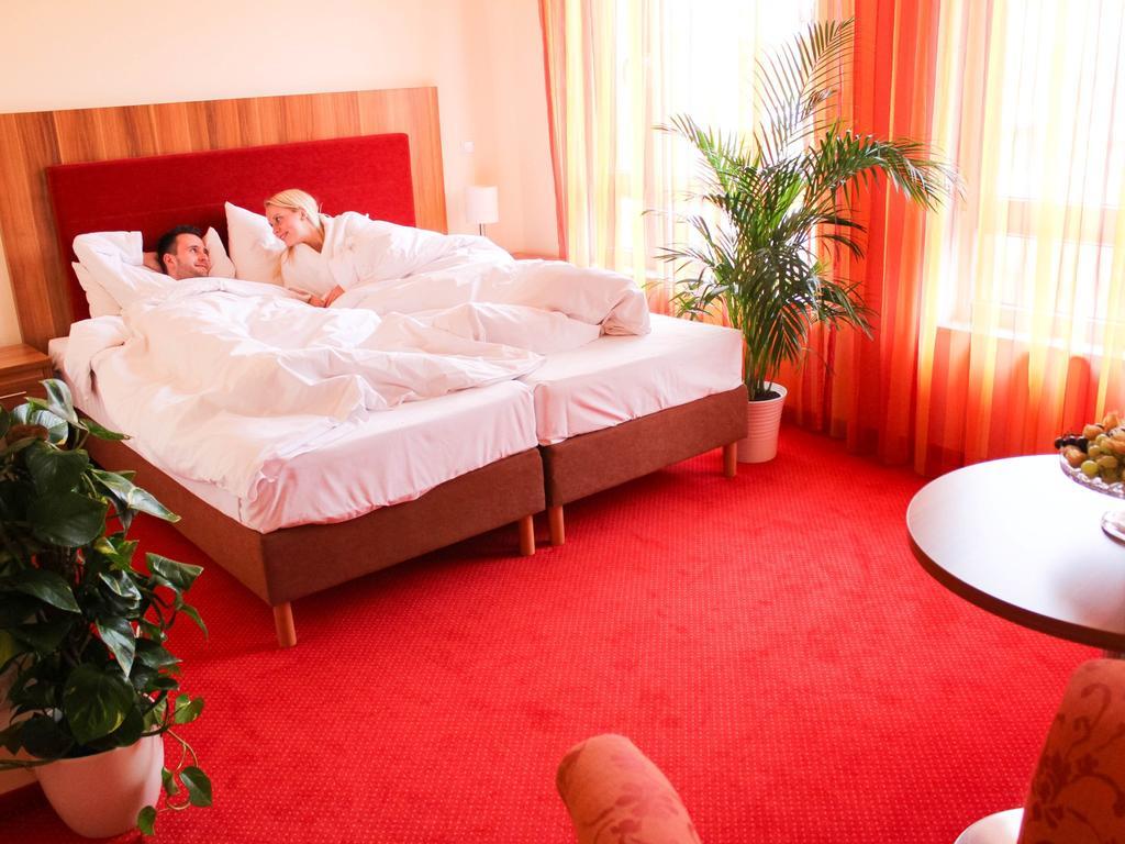 Two-Bedroom Apartment,1539625879:JPEG