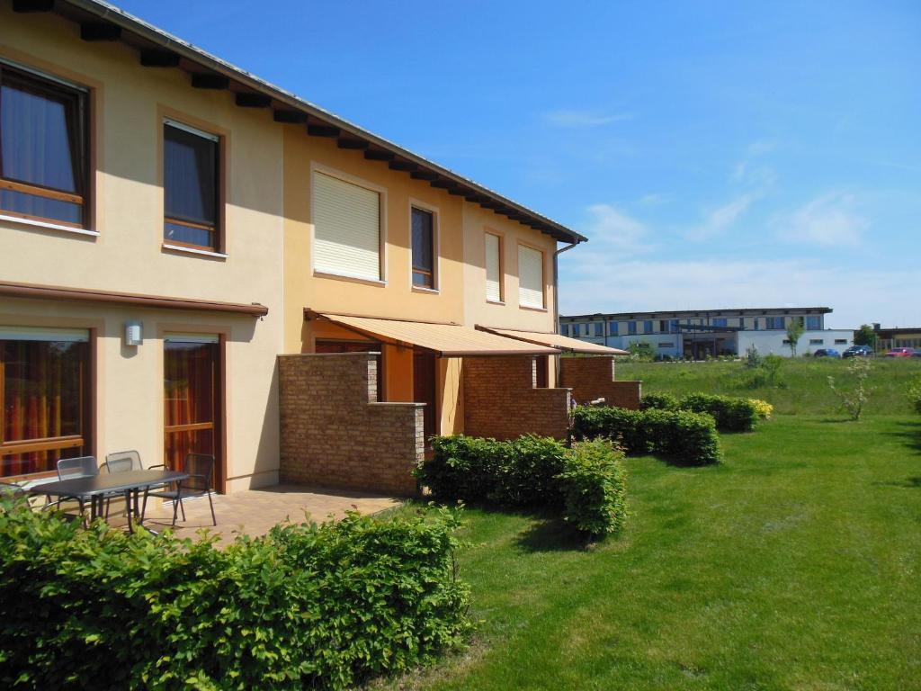 Three-Bedroom Apartment,401100477:JPEG