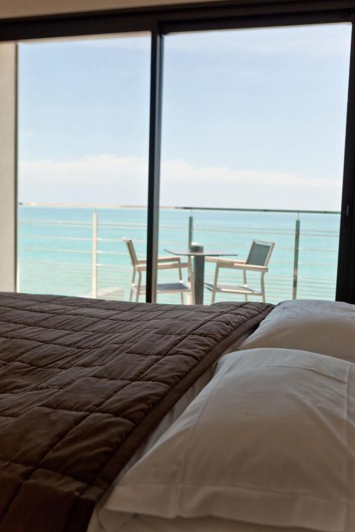 Deluxe Double Room with Balcony and Sea View