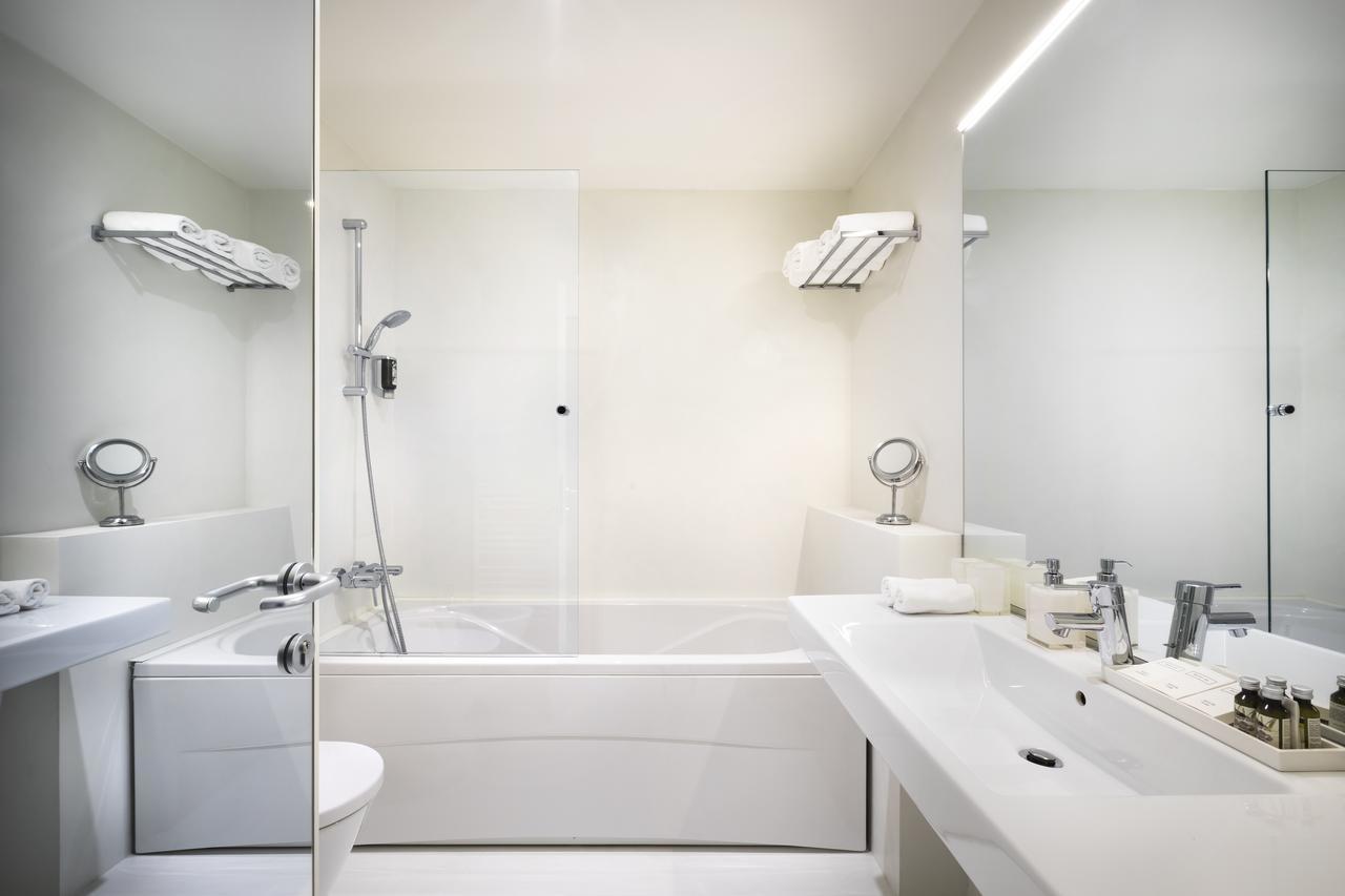 Deluxe tweepersoonskamer met balkon en uitzicht op zee