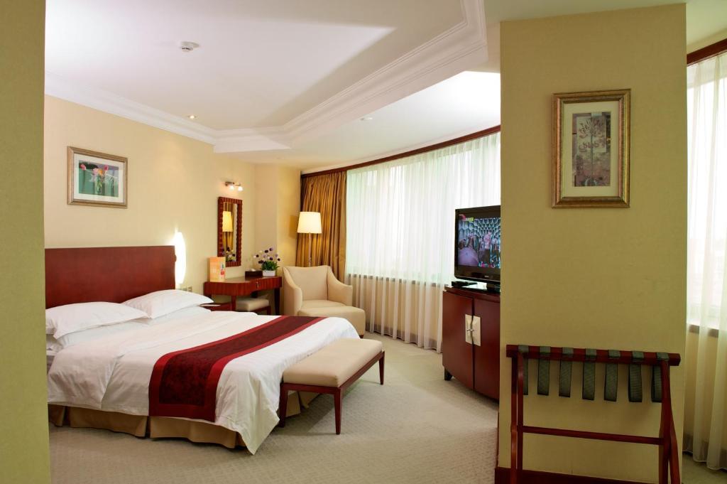 Standard Queen Room