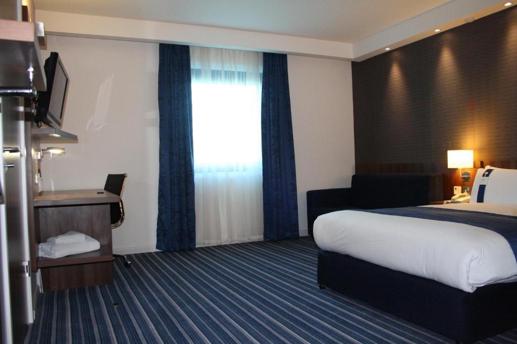 Quarto Duplo Standard com Sofá-cama Individual e Pequeno-almoço Quente Gratuito