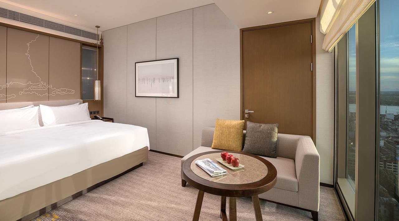 Premier Corner King Room