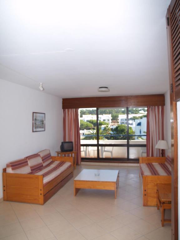 Standard One-Bedroom Apartment,913779208:JPEG
