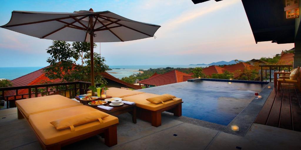Villa con piscina y vistas al mar - En la colina