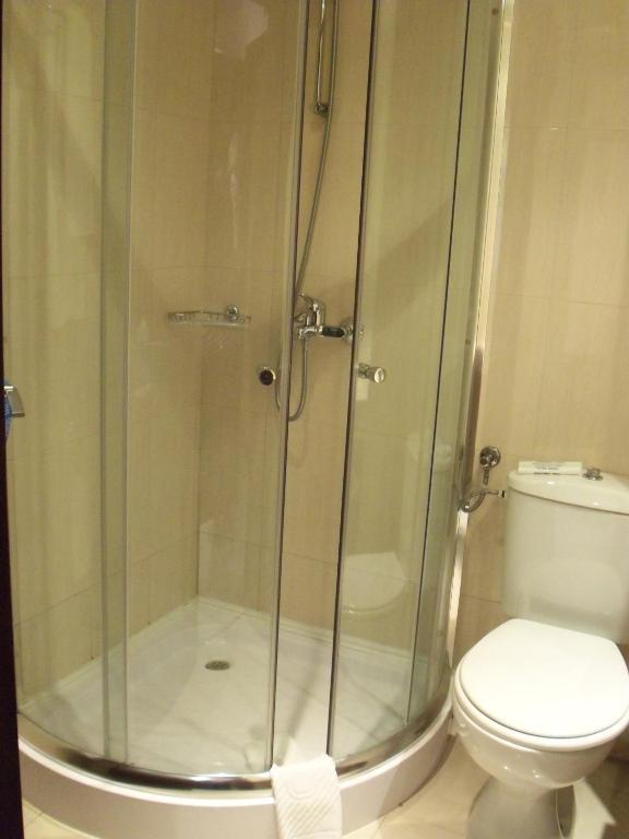 Quarto com 2 Camas de Solteiro e Cama Extra (2 Adultos + 1 Criança)