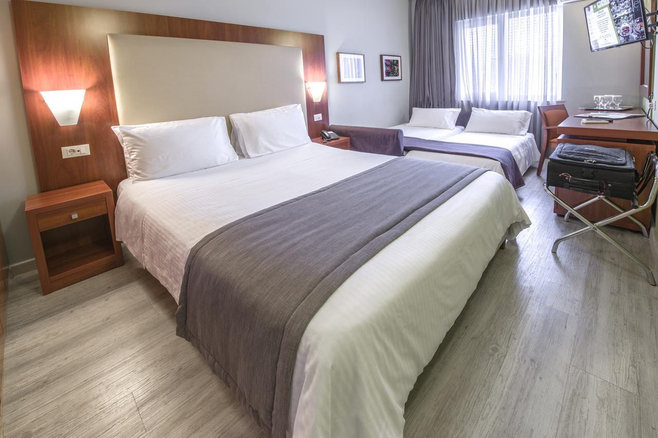 Quarto Triplo Familiar
