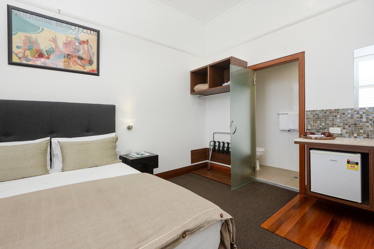 Deluxe Queen Room with Private Bathroom