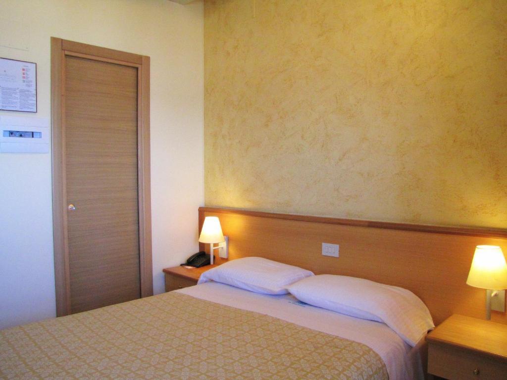 Small Double Room,65433010:JPEG
