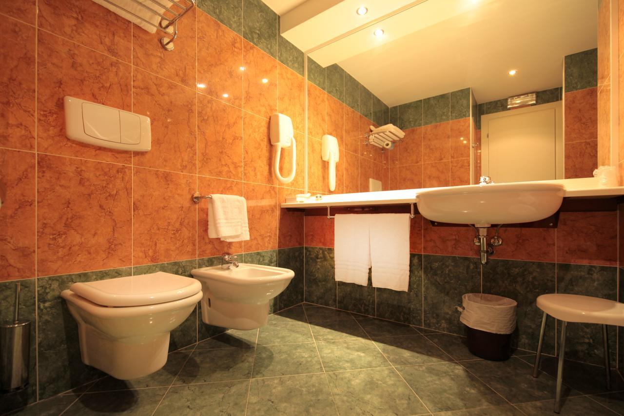 Standard Triple Room,655835433:JPEG