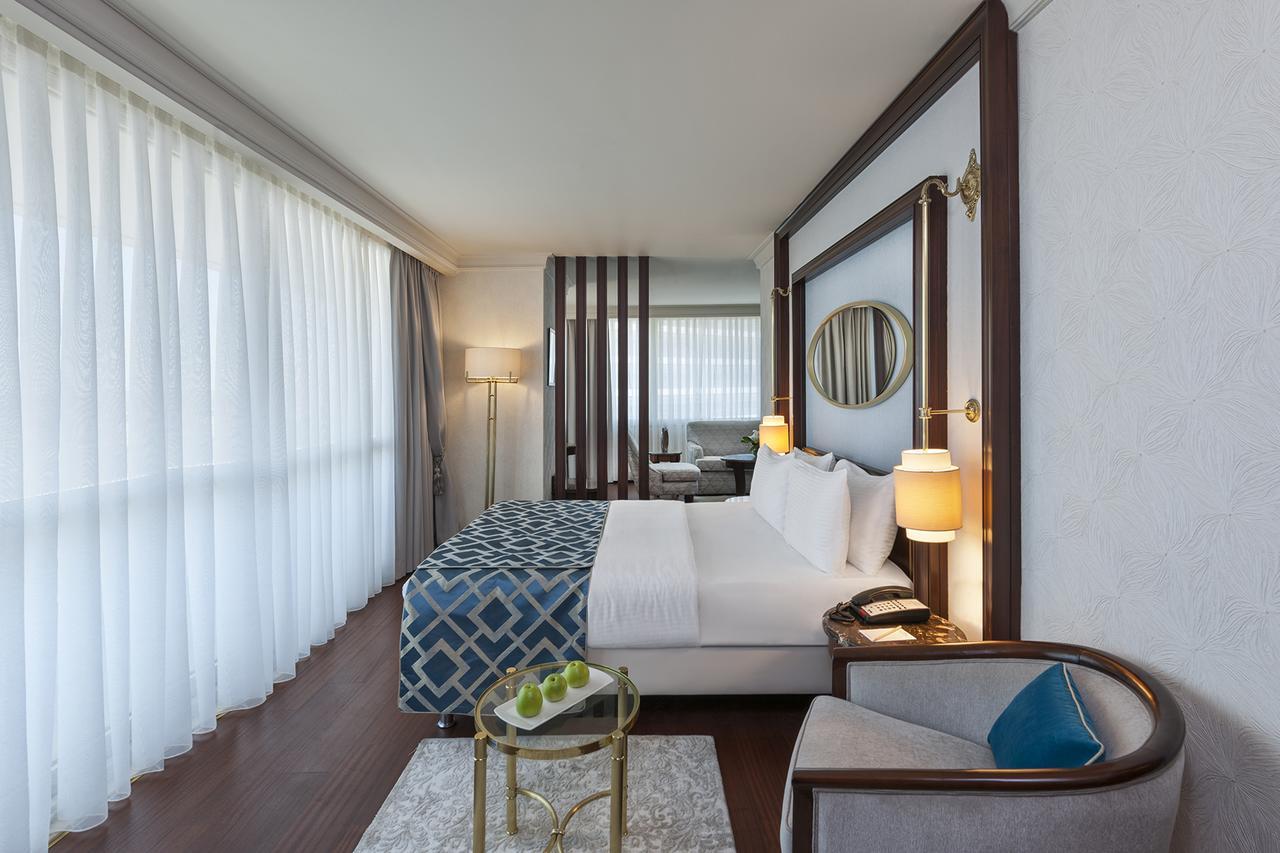 Junior Suite with Queen Size Bed
