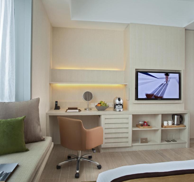 Connecting Room