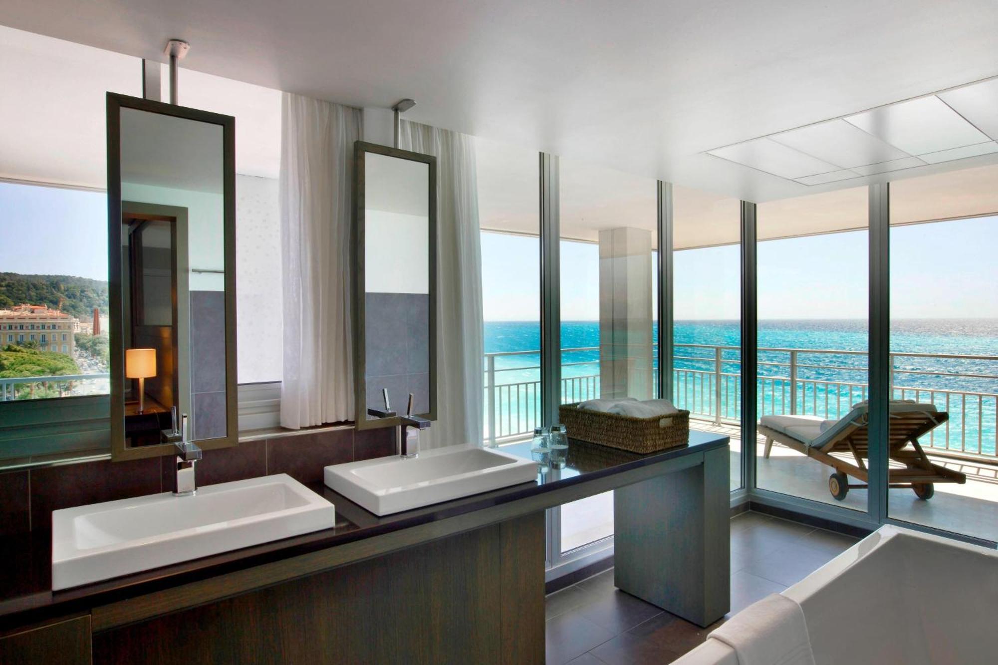Suíte Júnior com Cama King-size e Vista Panorâmica do Mar
