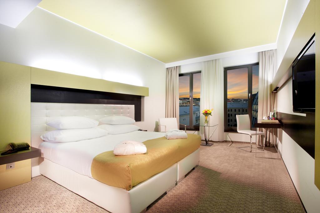 Quarto Clássico com Cama de Casal ou 2 de Solteiro