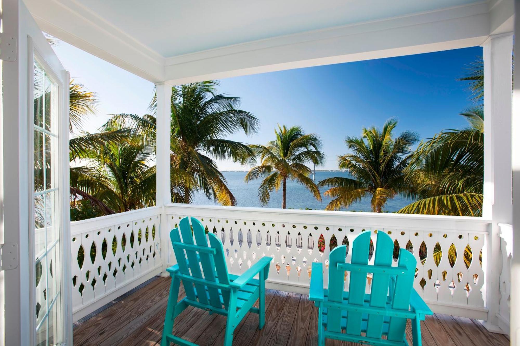 Suite mit 1 Schlafzimmer und teilweisem Blick auf das Wasser