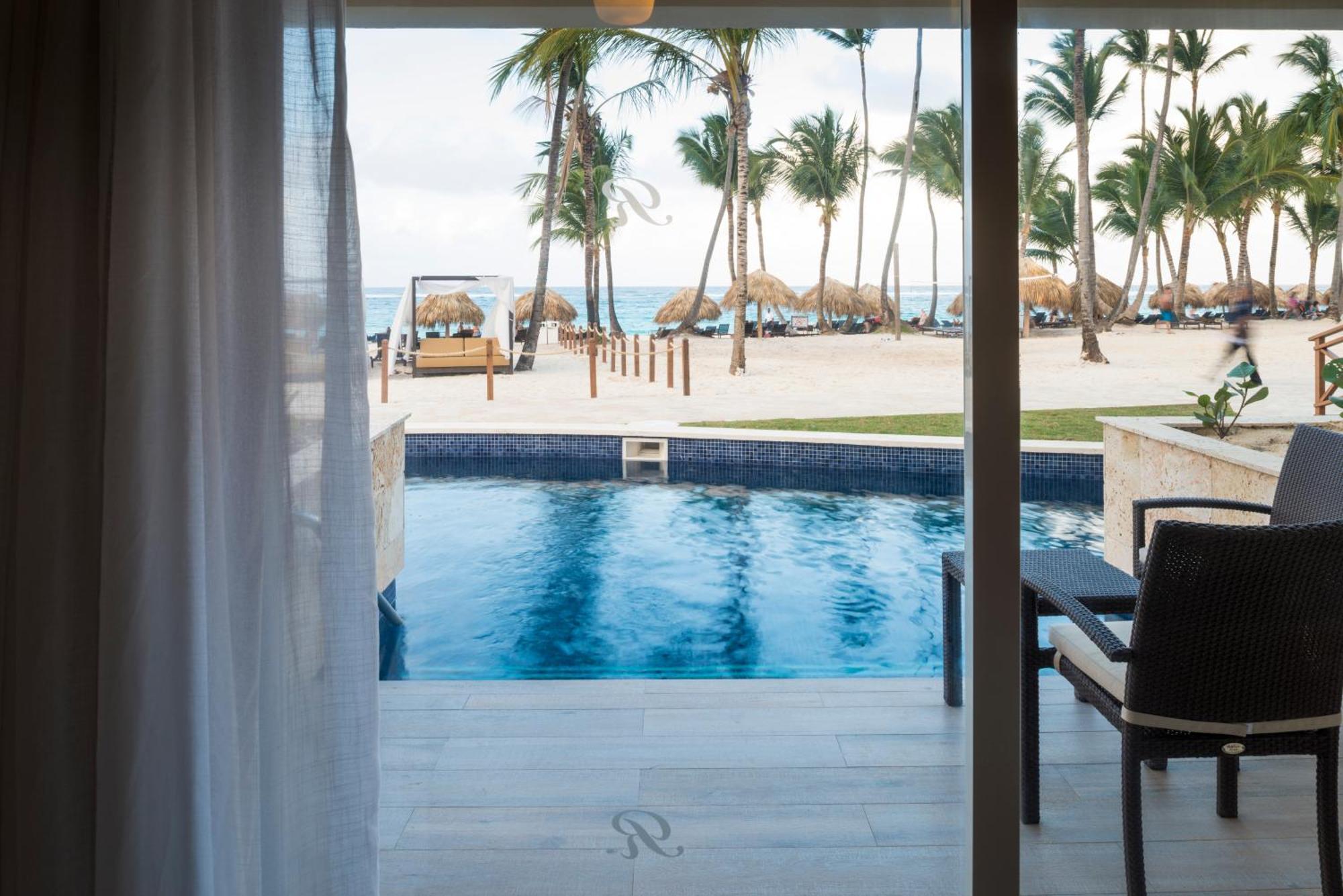 Suite Presidencial Luxo com 2 Quartos, Banheira de Hidromassagem e Acesso Direto à Piscina - Diamond Club