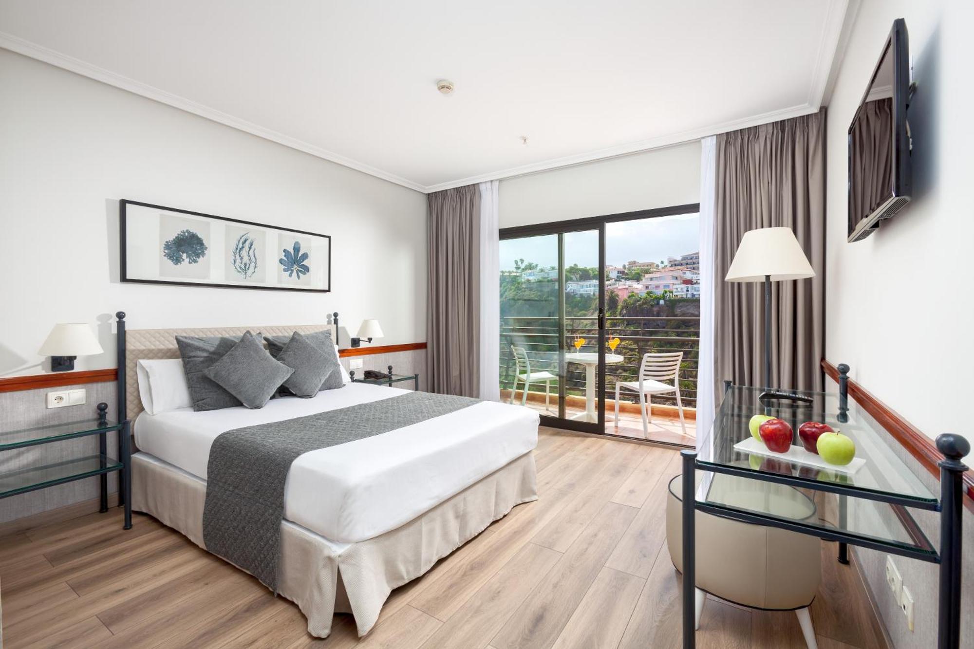 Chambre Double - Vue Latérale sur Mer