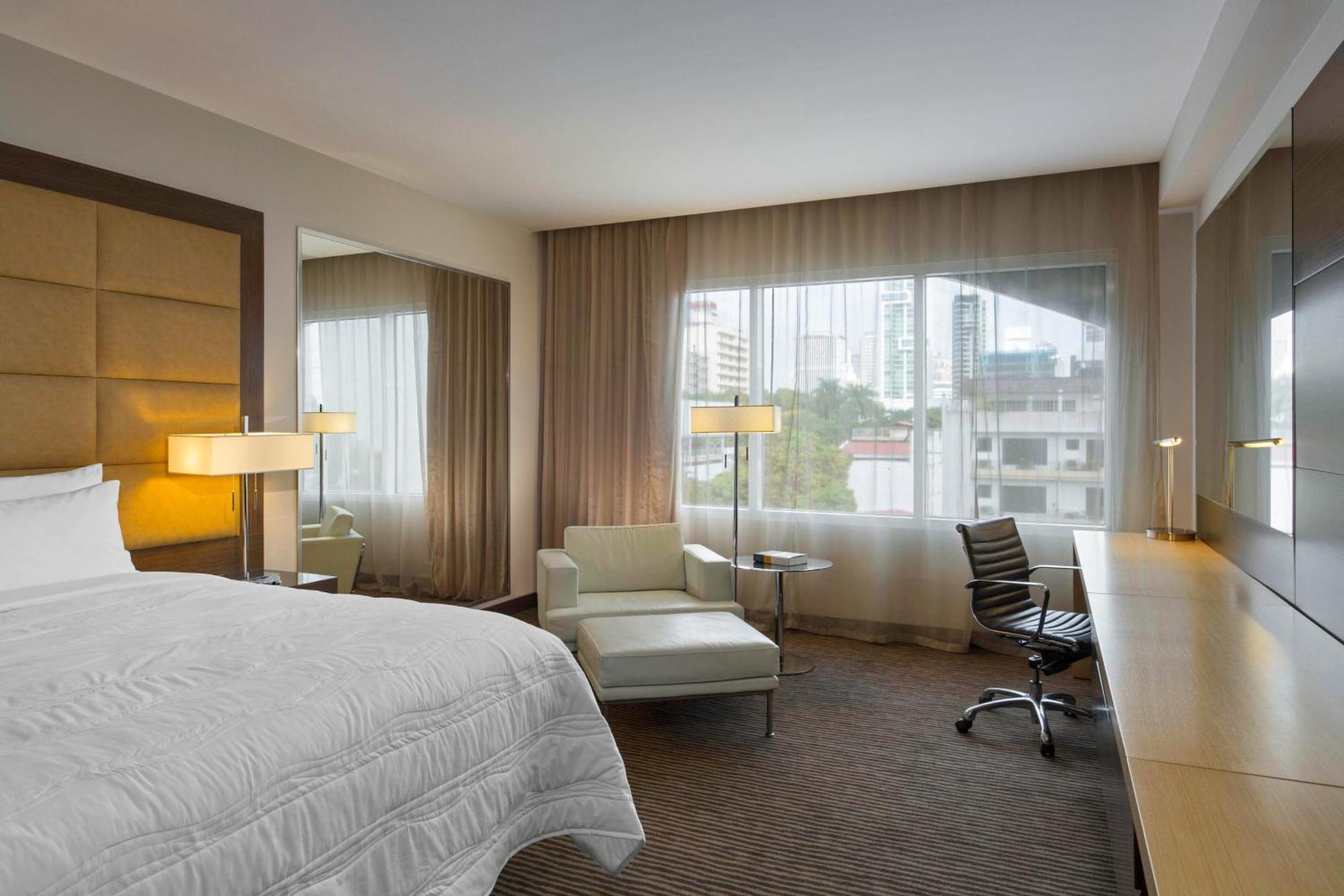 Quarto Executivo com Acesso à Área VIP, 1 Cama King-size e Vista da Cidade