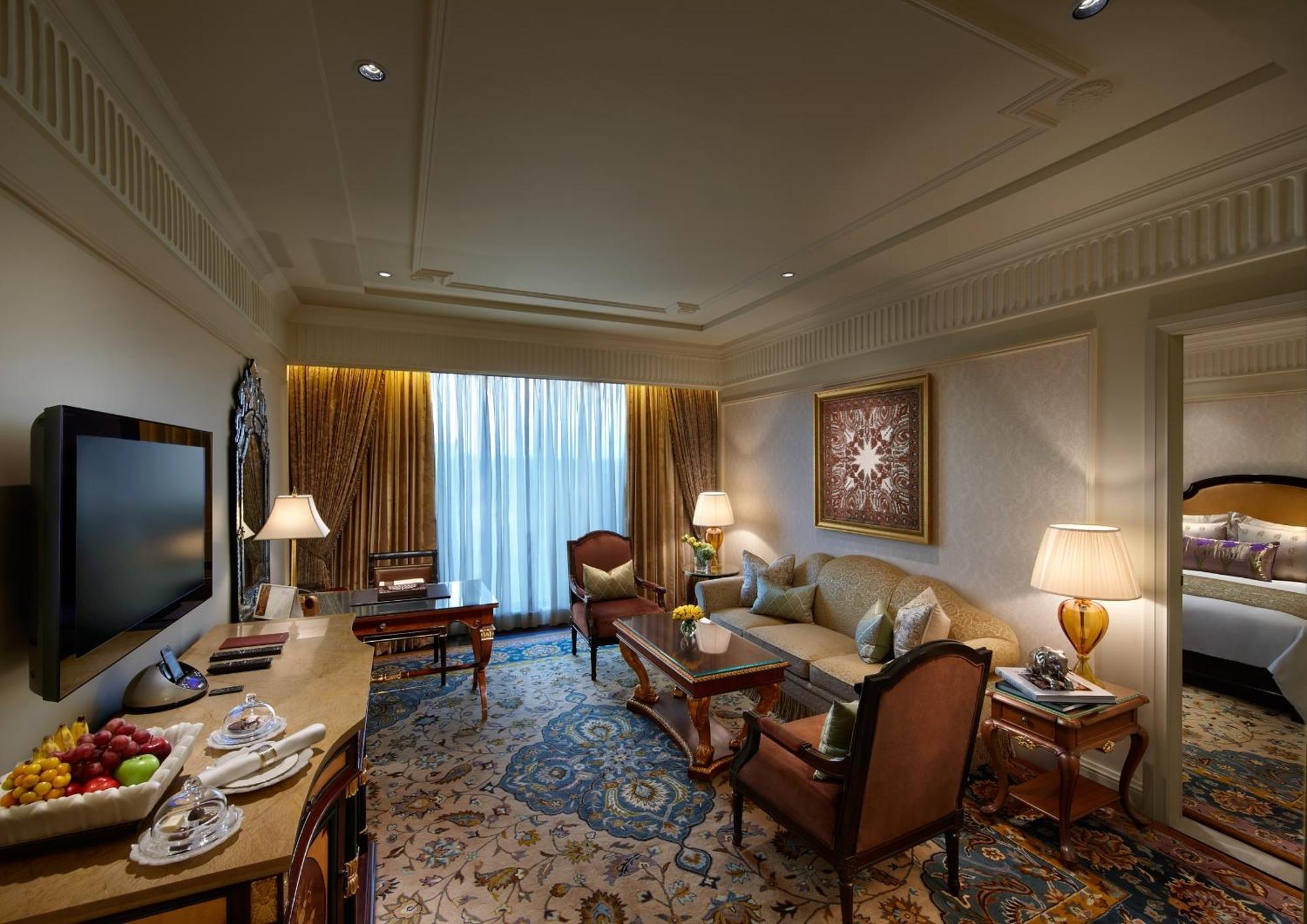 Grand Suite with Plunge Pool, Lounge Access with Cocktail hrs and BMW Airport Transfers,943915216:JPEG