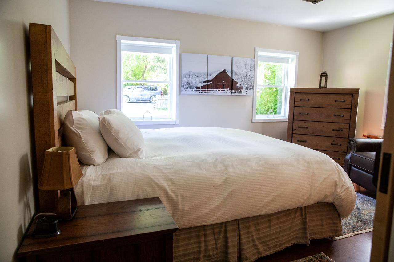 Deluxe King Suite