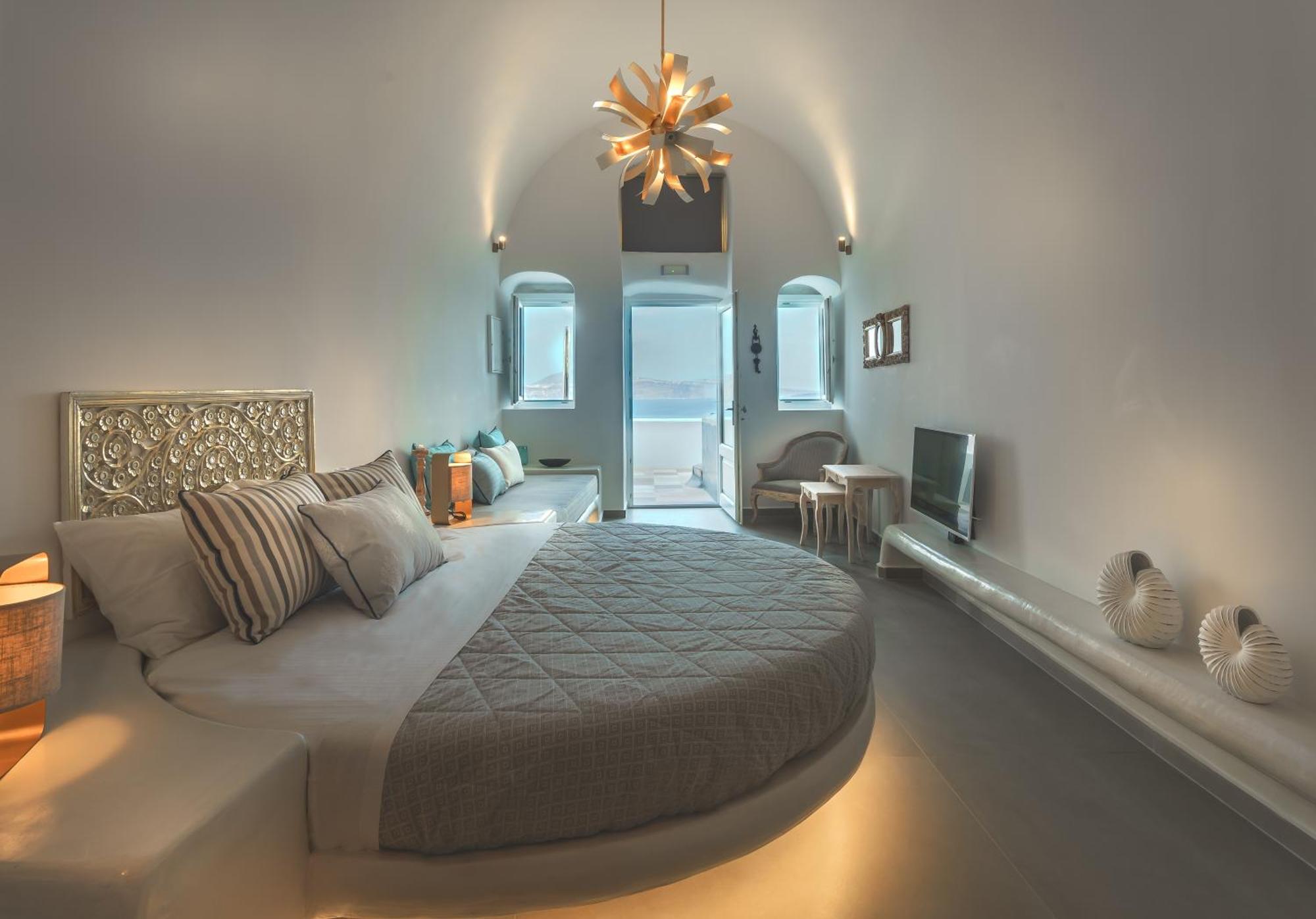 Grand Suite with Οutdoor Ηot Τub & Caldera View