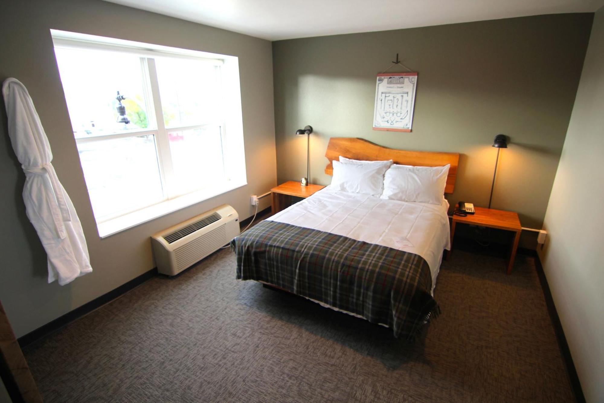 Queen Suite,712330780:JPEG